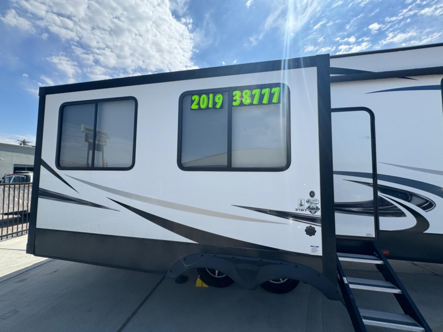 2019 Forest River 36 BH , located at 2190 Hwy 95, Bullhead City, AZ, 86442, (928) 704-0060, 0.000000, 0.000000 - 2019 forest river 5th wheel 36ft. 3 slide outs. 2 a/c units. clean arizona title. In excellent condition. washer ad dryer hook ups, full size refrigerator. - Photo#1